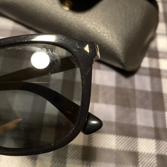 Prada sunglasses - Picture 7 of 9